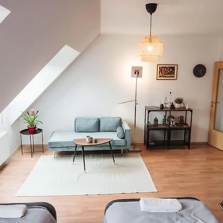 Sunny&cozy Loft شقة *